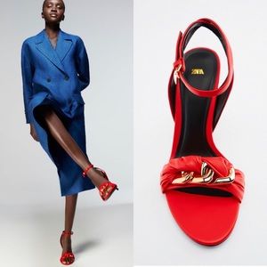 HEELED LEATHER SANDALS WITH CHAIN DETAILS